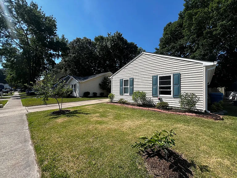 1594 Hummingbird Ln — Photo 3