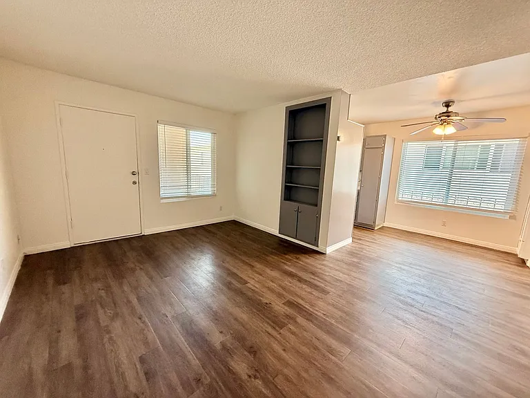 4531 Kansas St — Photo 3