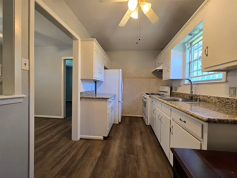 2527 Willowby Dr — Photo 14