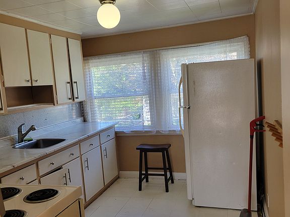 5th image of 145 Varsity Rd