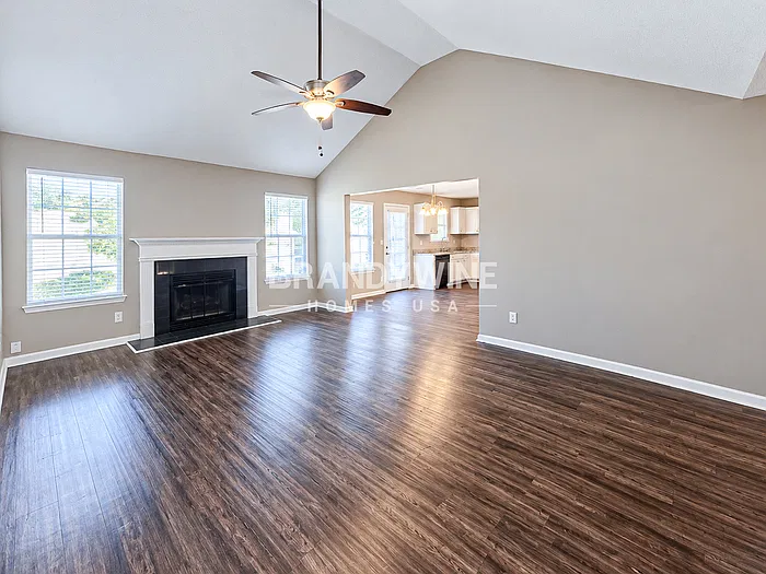 3 bed, 2.0 bath, 1258 sqft, $2,060 — Photo 4