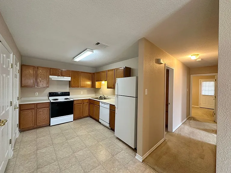 202 Janelle Dr — Photo 7
