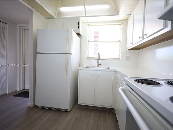 5th image of 8951 Sunrise Lakes Blvd APT 208