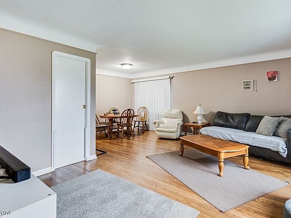 5th image of 5711 Warwick Dr