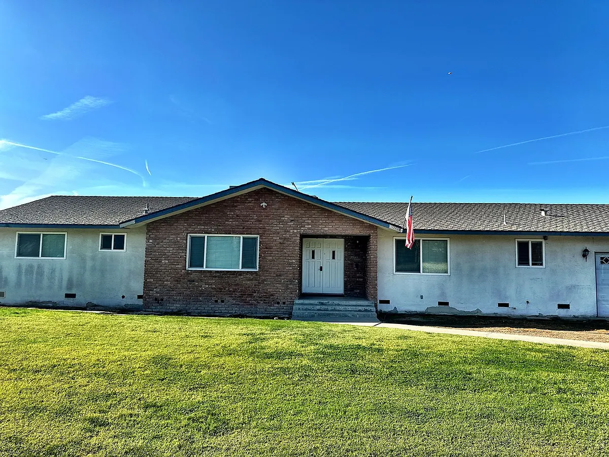 Building Photo - 11465 Avenue 200