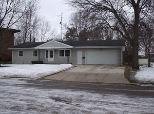 2738 Wellington Dr W, Eau Claire, WI 54703