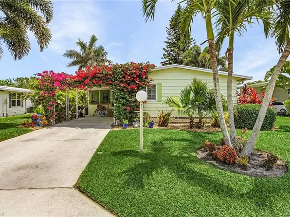 604 Charlemagne BLVD, NAPLES, FL 34112