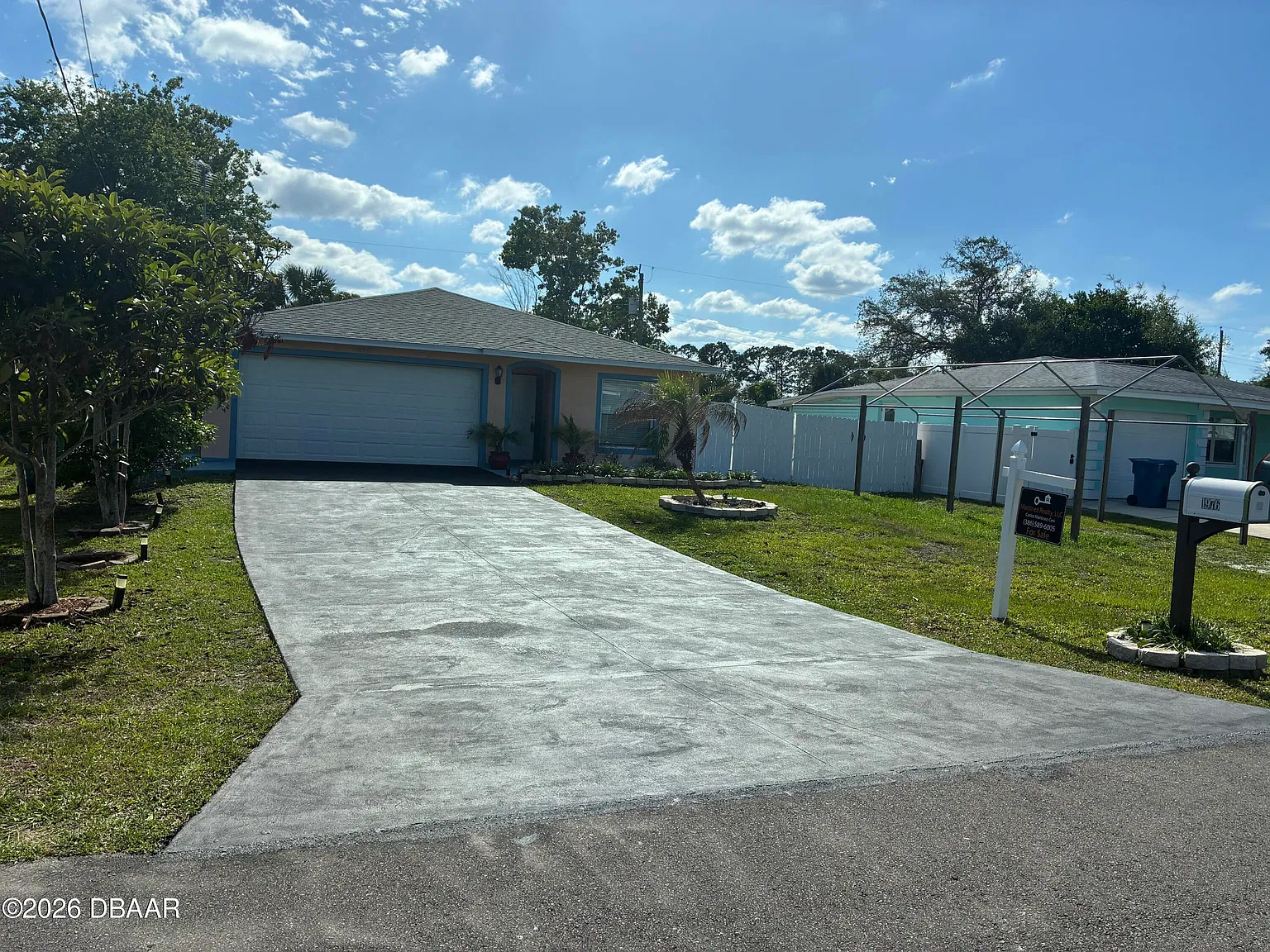 3 bed, 2.0 bath, 1282 sqft, $1,900 — Photo 2