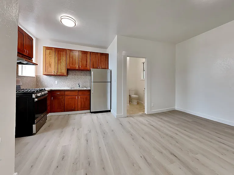 1128 Valencia St. — Photo 30