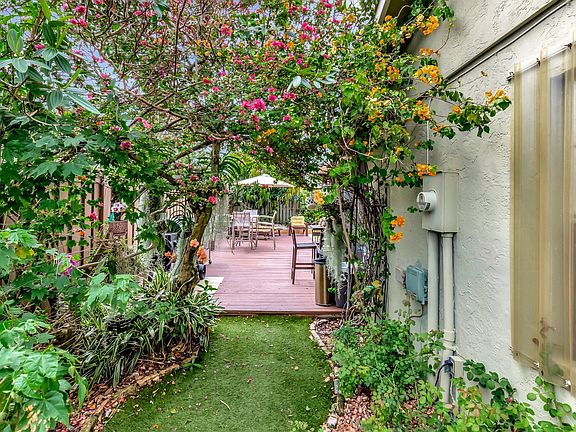5th image of 641 NW 10th Court