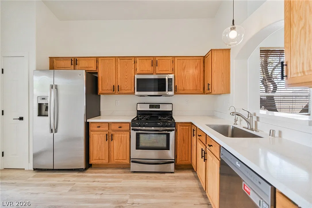3 bed, 2.0 bath, 1207 sqft, $2,195 — Photo 4