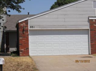 931 Swan Lake Ct, Edmond, OK 73003