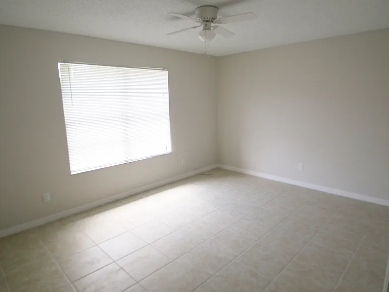 1137 SW Estaugh Ave — Photo 8