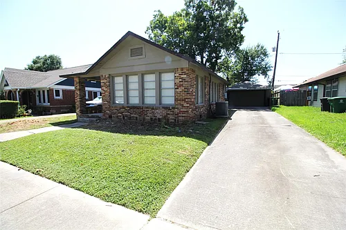 2616 Oakcliff St Photo 1