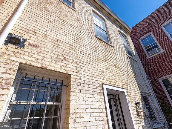 5th image of 639 G St SE
