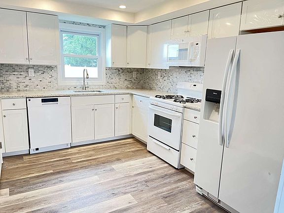 5th image of 712 Indian Ave N