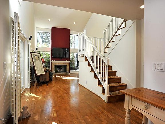 4th image of 594 N Harwood Ln