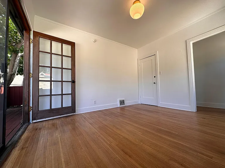 2074 Paramount Dr — Photo 30