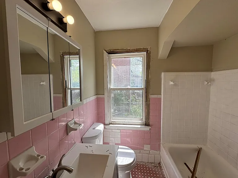 9927 Beaconsfield St — Photo 7