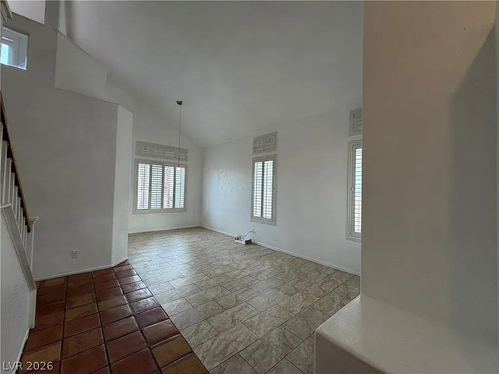 4 bed, 2.5 bath, 2054 sqft, $2,195 — Photo 3