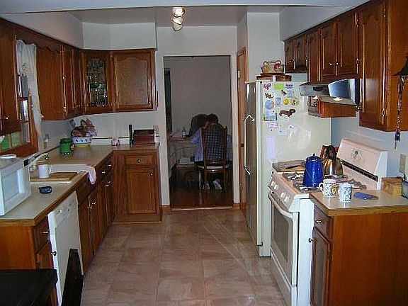 3rd image of 301 Denison Dr