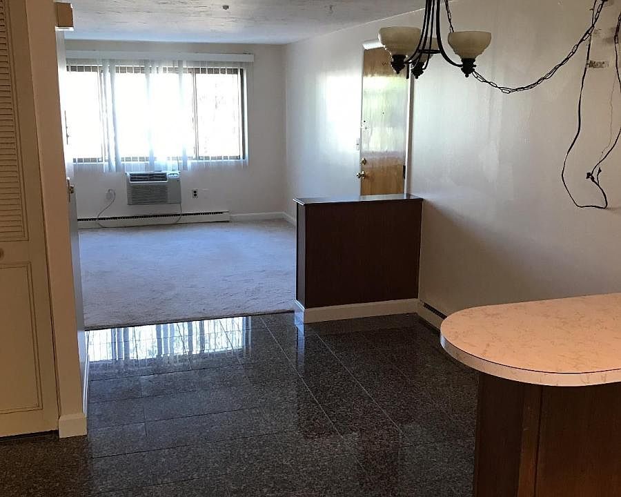 1st image of 9 Bartlett St APT 1