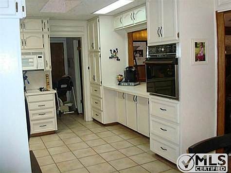 3rd image of 2225 Cambridge Dr