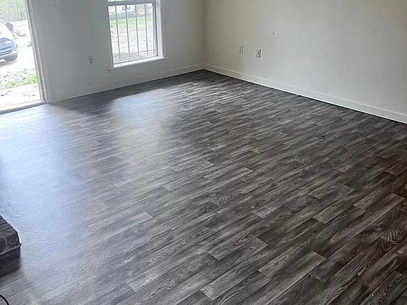 4th image of 2813 Brookwood Dr