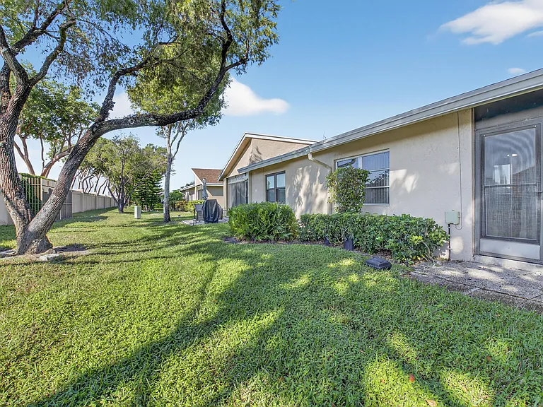 8256 Summerbreeze Ln — Photo 33