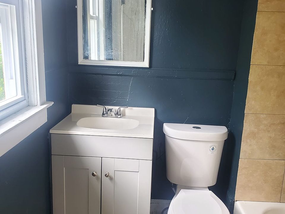 1st image of 17 Holland St #1