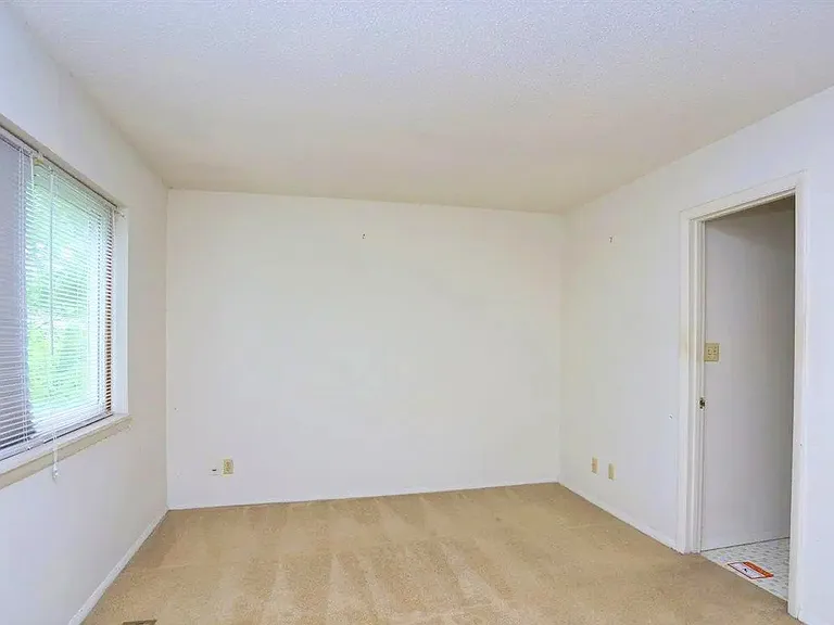 220 Elizabeth St #D4 — Photo 9
