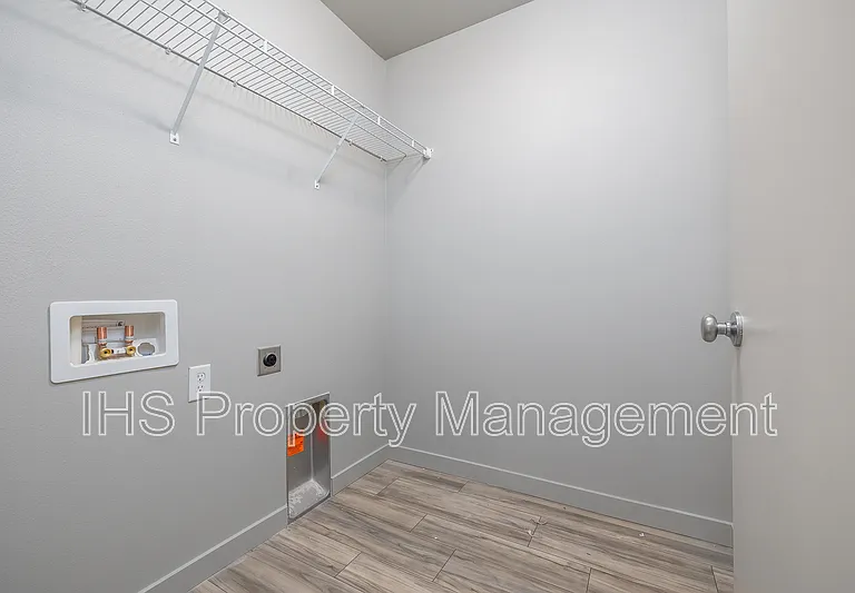2511 Ronan St #A — Photo 13