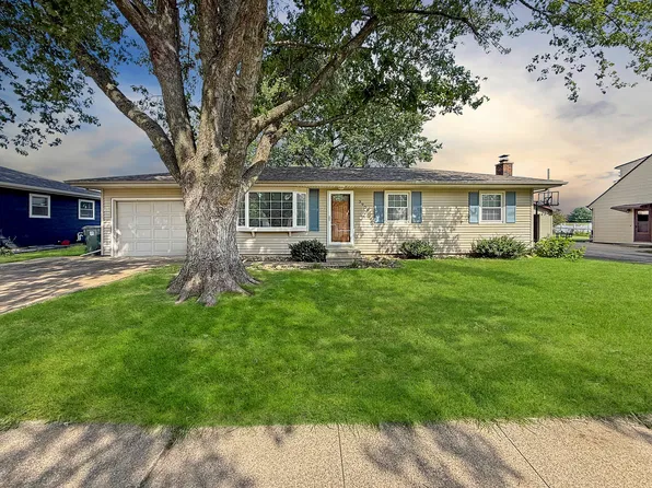 3920 Knoll Ridge Dr, Cedar Falls, IA 50613