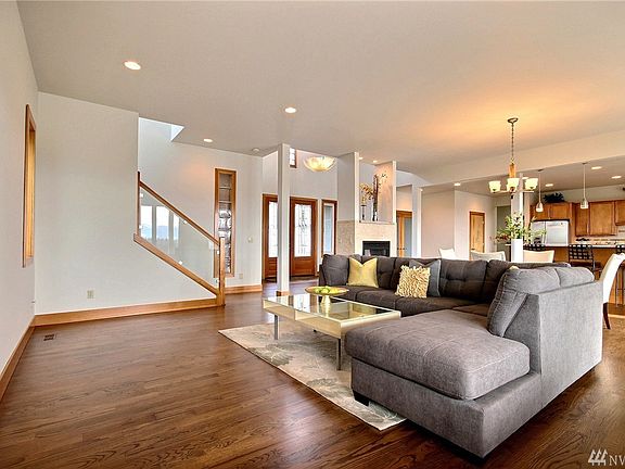 4th image of 10610 177th Avenue Ct E