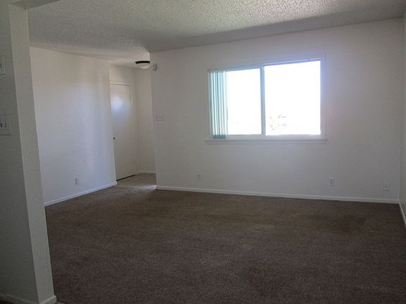 2nd image of 420 Wilshire Pl APT B