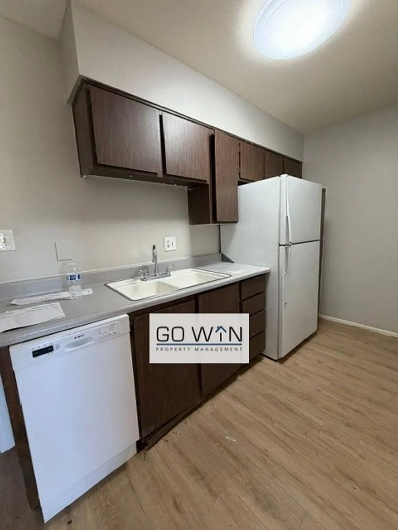 1111 E Butler Dr — Photo 4