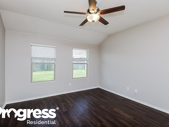 3rd image of 1716 Kings Glen Ln