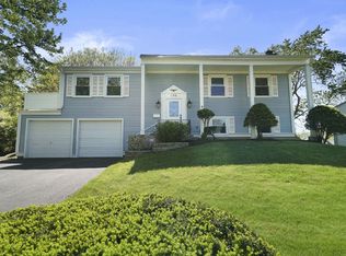 106 Amboy Ln, Schaumburg, IL 60194