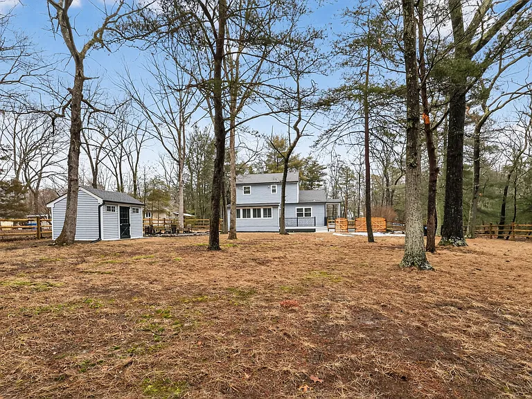 1392 Stokes Rd — Photo 5