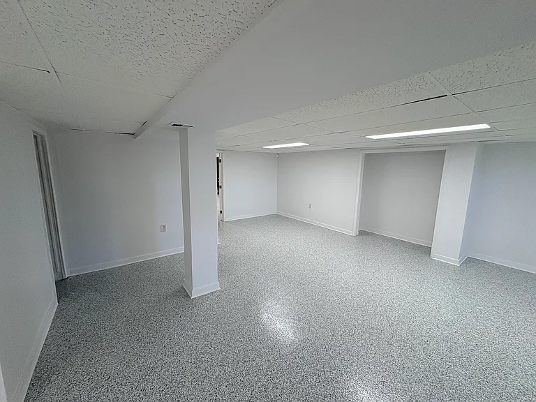 7450 Webster St — Photo 24