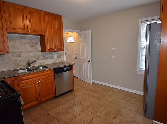 5th image of 3333 Ernst St