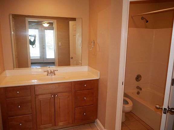 4th image of 9201 Palmetto St APT 106