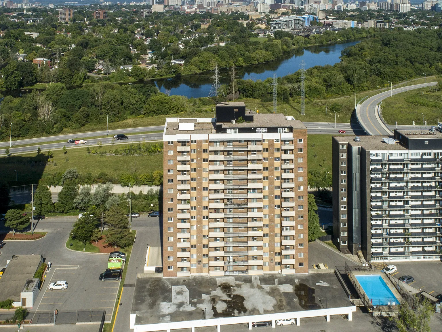Riverside Towers — Photo 2