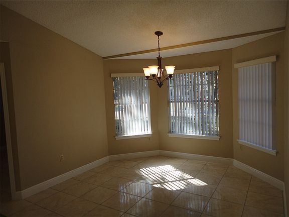 4th image of 422 Allspice Ct