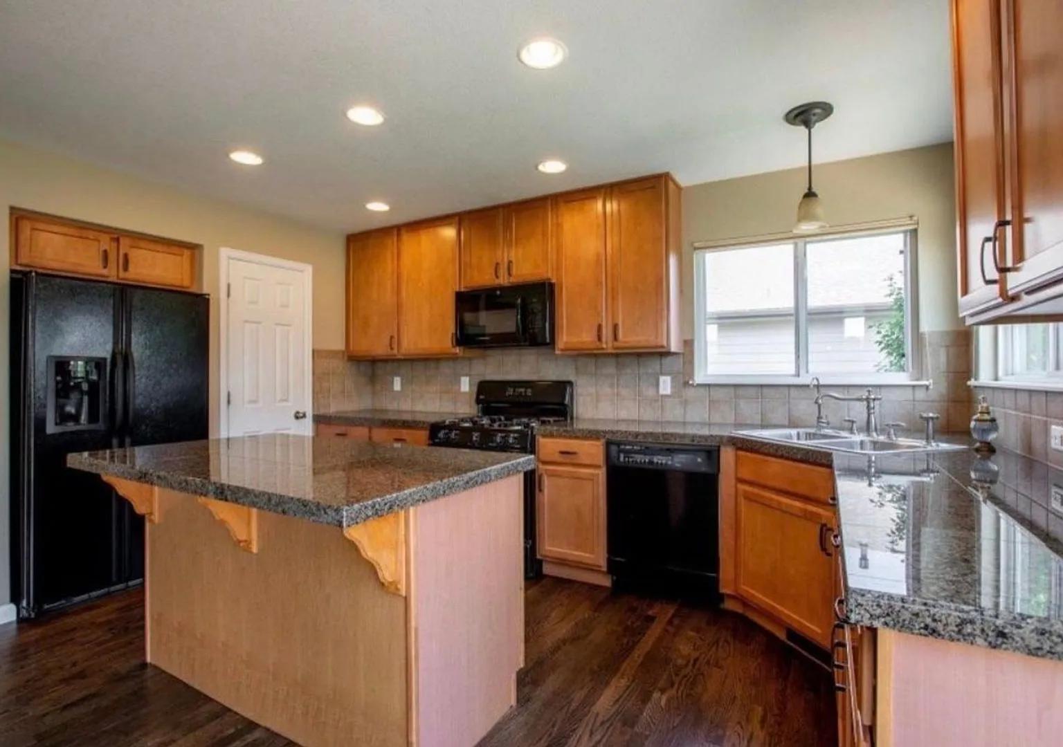 Spacious 4BR House in Loveland — Photo 4