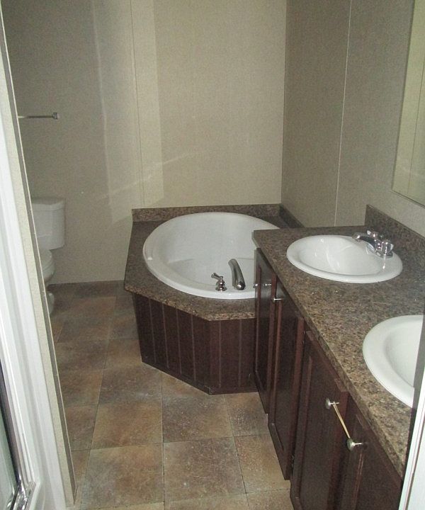 2nd image of 335 Pittsburg Lndg