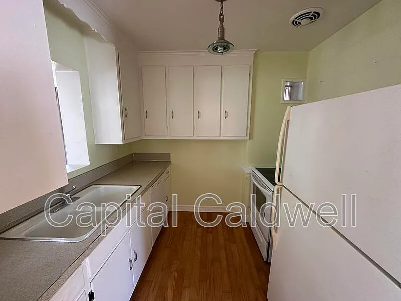 2 bed, 1.0 bath, 957 sqft, $2,000 — Photo 2