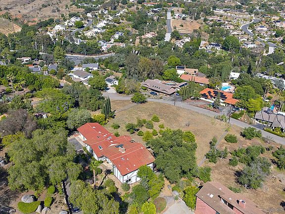 3rd image of 2448 Royal Crest Dr