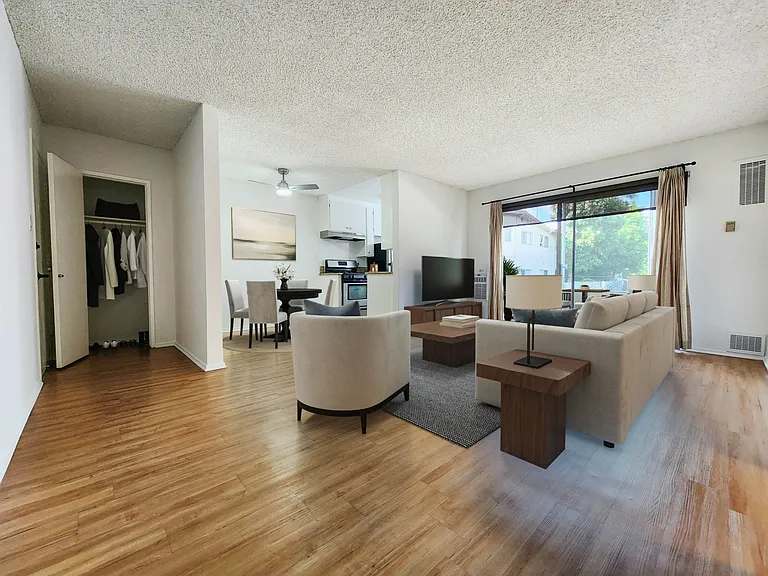 12340 Rochester Ave — Photo 21