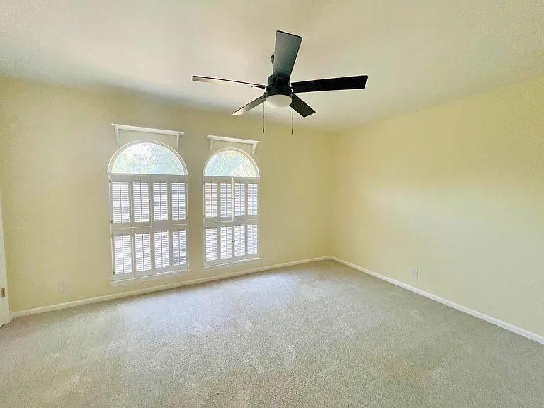5868 Royal Rdg — Photo 17